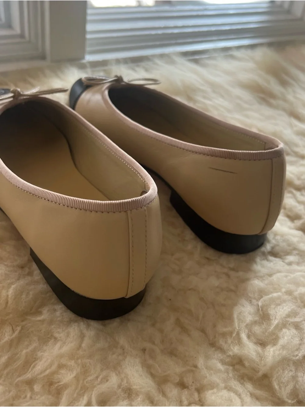 CHANEL Beige Leather Ballet Flats with Black Cap Toe and Bow Size 37C - Picture 4 of 4